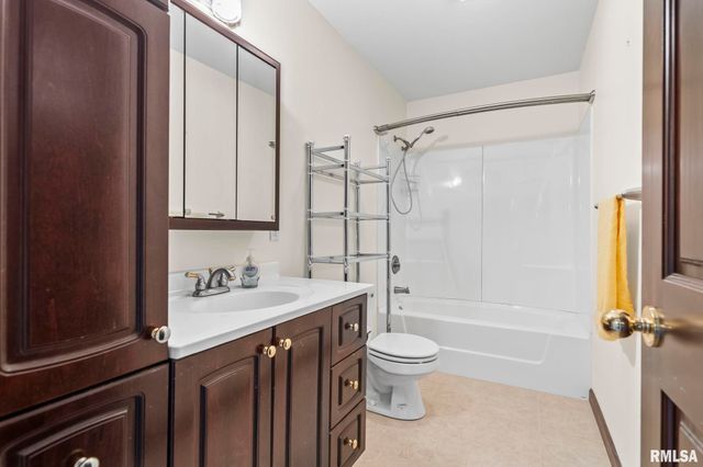 7713 W Outer Road, Sherman, IL 62684