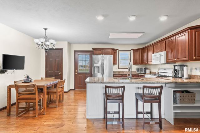 7713 W Outer Road, Sherman, IL 62684