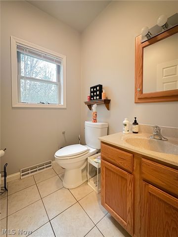 2006 Powder Mill Run, Youngstown, OH 44505