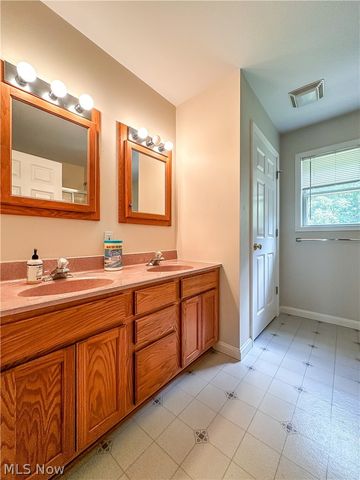 2006 Powder Mill Run, Youngstown, OH 44505