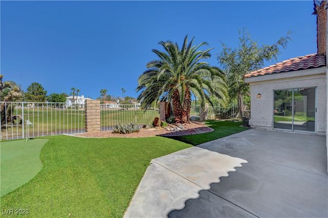 7932 Ben Hogan Drive, Las Vegas, NV 89149