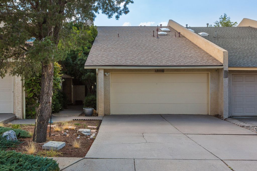 9008 HENDRIX Road NE, Albuquerque, NM 87111