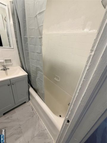 56 Vermont Avenue 2R, Newark, NJ 07106