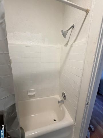 56 Vermont Avenue 2R, Newark, NJ 07106