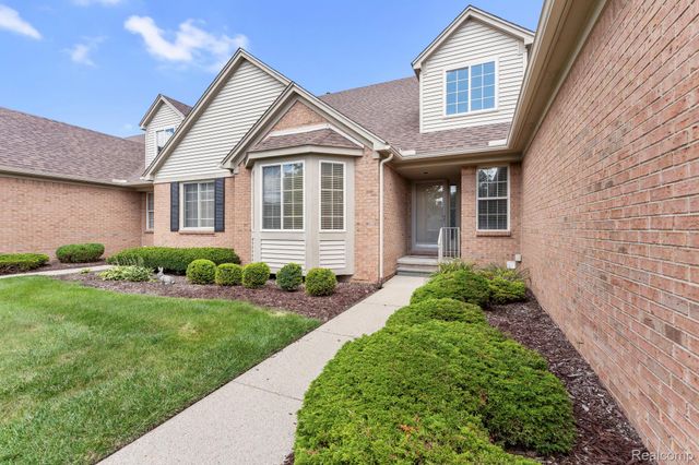 17437 Averhill Boulevard, Macomb Township, MI 48042