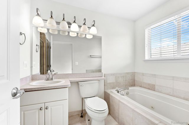 17437 Averhill Boulevard, Macomb Township, MI 48042