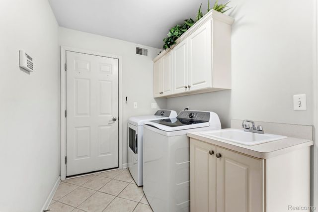 17437 Averhill Boulevard, Macomb Township, MI 48042