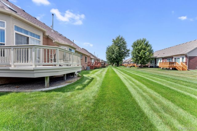 17437 Averhill Boulevard, Macomb Township, MI 48042
