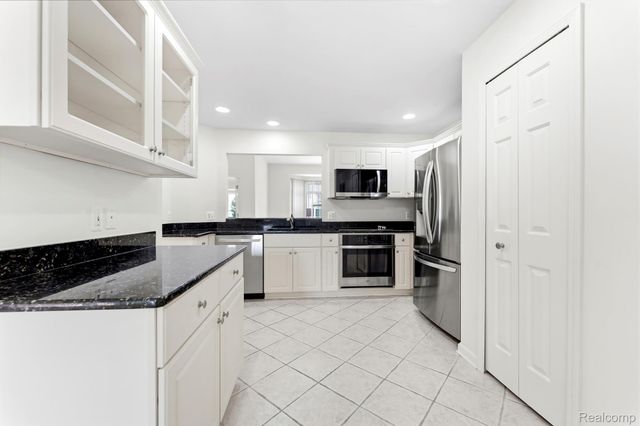 17437 Averhill Boulevard, Macomb Township, MI 48042