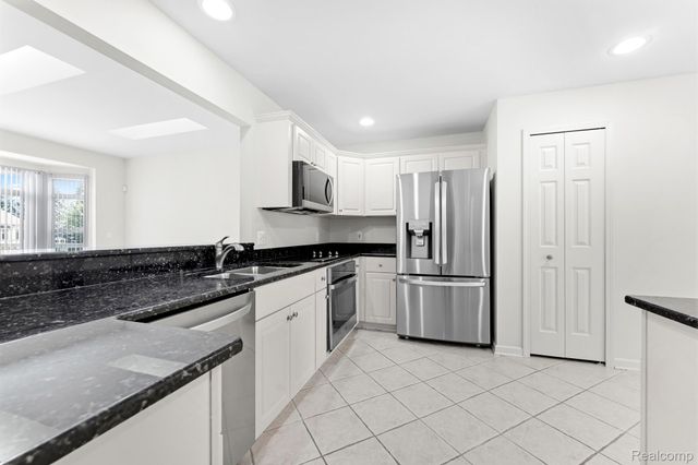 17437 Averhill Boulevard, Macomb Township, MI 48042