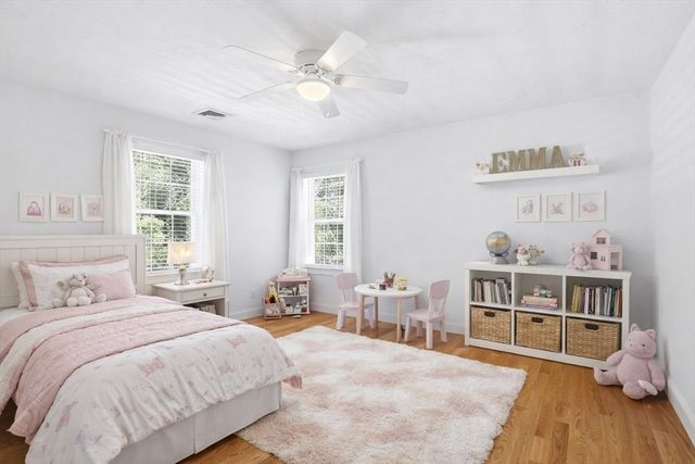 8 Winterberry Ln, Wareham, MA 02571