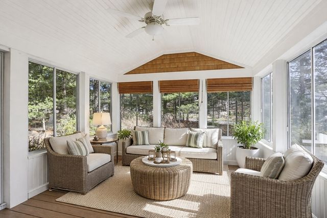 8 Winterberry Ln, Wareham, MA 02571