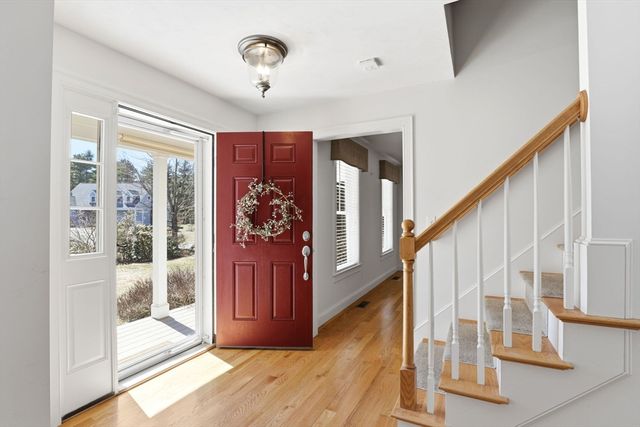 8 Winterberry Ln, Wareham, MA 02571