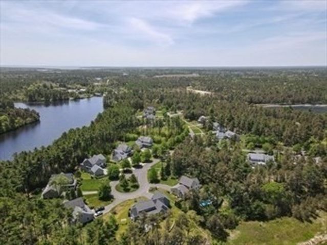 8 Winterberry Ln, Wareham, MA 02571