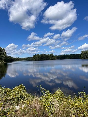 8 Winterberry Ln, Wareham, MA 02571