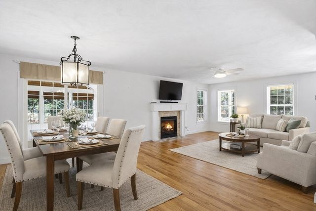 8 Winterberry Ln, Wareham, MA 02571