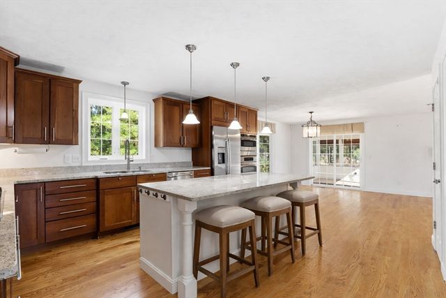 8 Winterberry Ln, Wareham, MA 02571