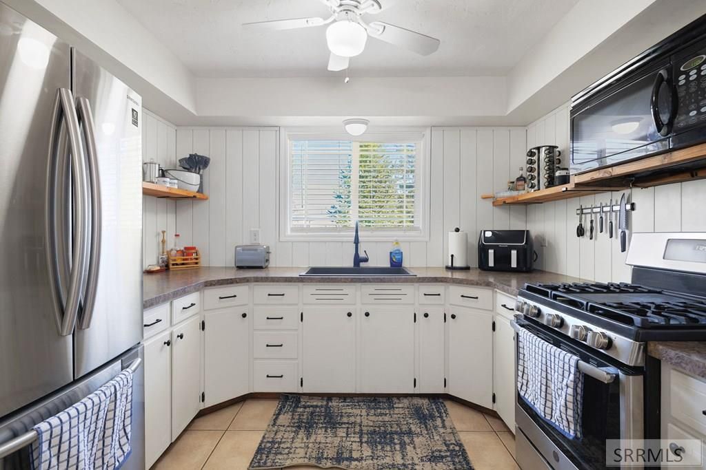 Image 13 of property listing at 375 W 1 S, Rigby, ID 83442