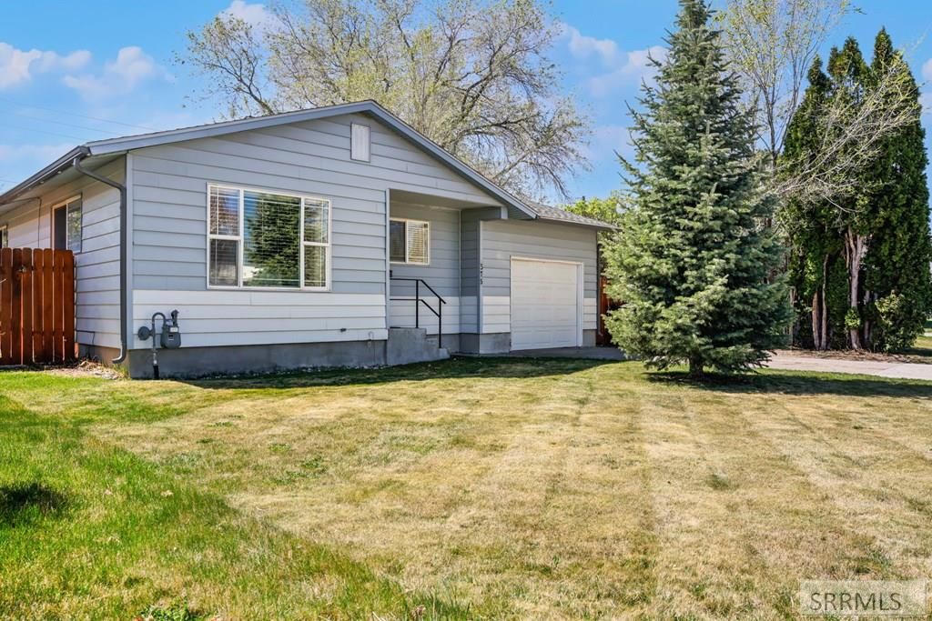 Image 3 of property listing at 375 W 1 S, Rigby, ID 83442