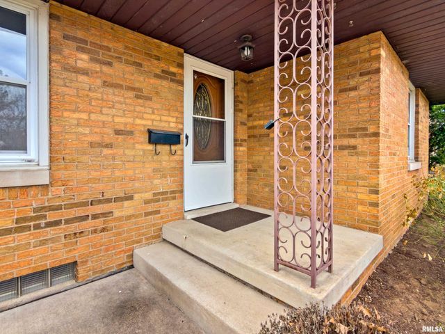 4303 N UNIVERSITY Street, Peoria, IL 61614