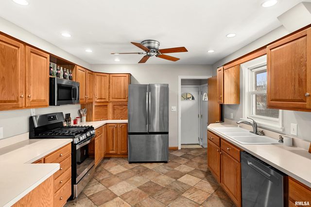 4303 N UNIVERSITY Street, Peoria, IL 61614