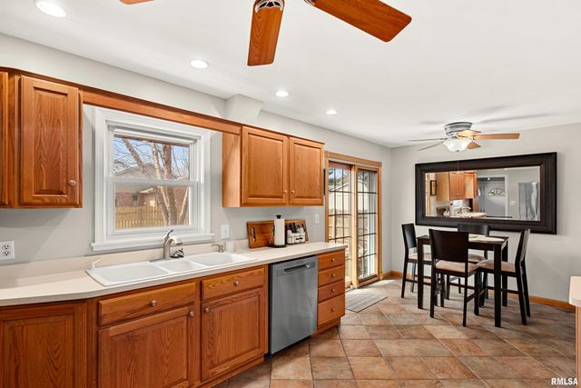 4303 N UNIVERSITY Street, Peoria, IL 61614