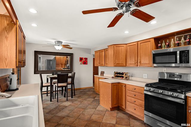 4303 N UNIVERSITY Street, Peoria, IL 61614