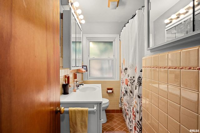 4303 N UNIVERSITY Street, Peoria, IL 61614