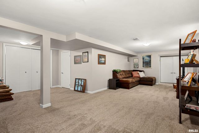 4303 N UNIVERSITY Street, Peoria, IL 61614