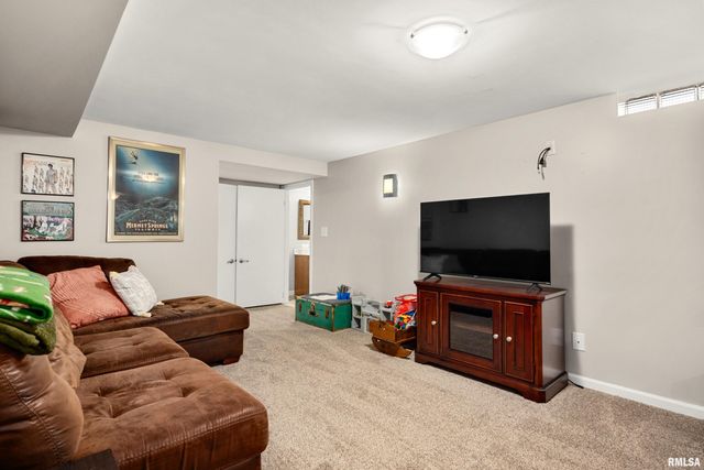 4303 N UNIVERSITY Street, Peoria, IL 61614