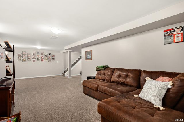 4303 N UNIVERSITY Street, Peoria, IL 61614