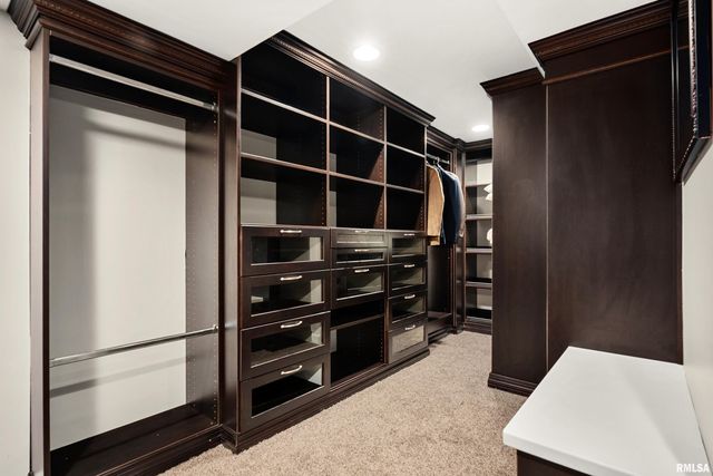 4303 N UNIVERSITY Street, Peoria, IL 61614