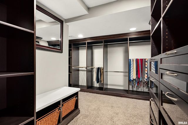 4303 N UNIVERSITY Street, Peoria, IL 61614