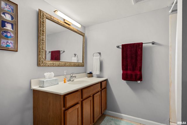 4303 N UNIVERSITY Street, Peoria, IL 61614