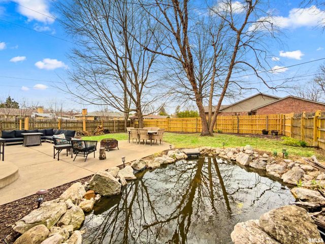 4303 N UNIVERSITY Street, Peoria, IL 61614