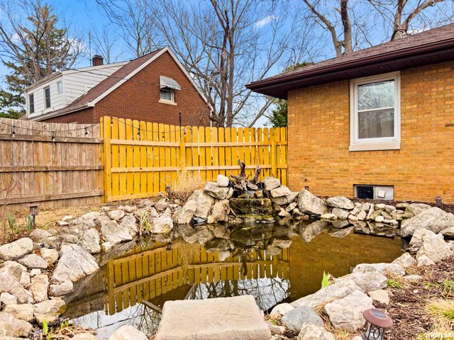 4303 N UNIVERSITY Street, Peoria, IL 61614