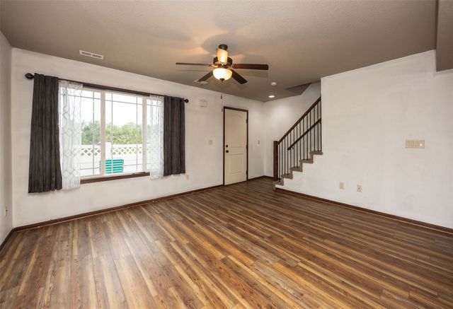 1401 N 6th Street 8, Indianola, IA 50125