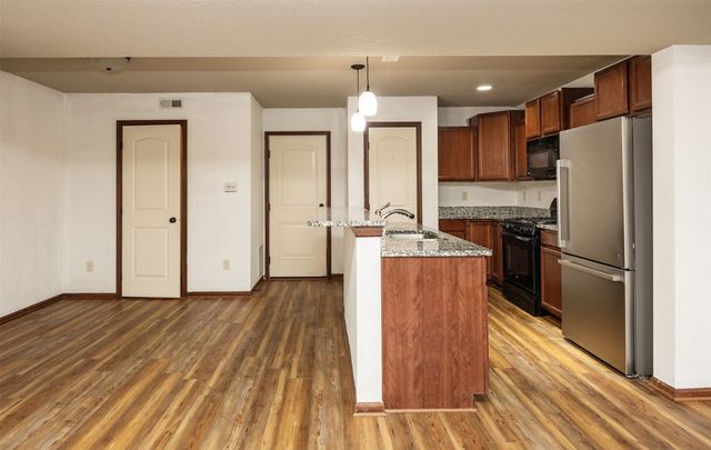 1401 N 6th Street 8, Indianola, IA 50125