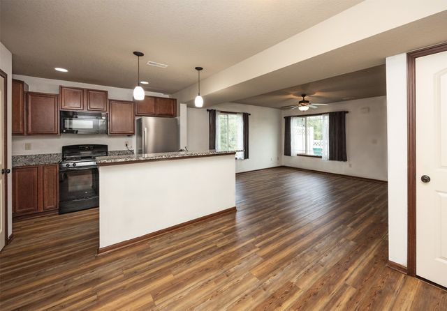 1401 N 6th Street 8, Indianola, IA 50125