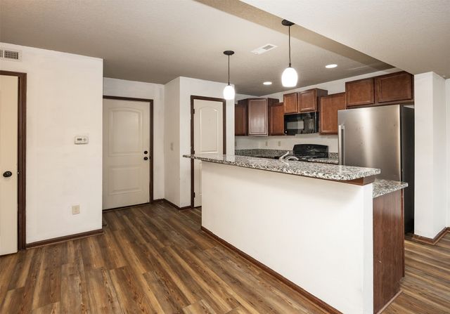 1401 N 6th Street 8, Indianola, IA 50125