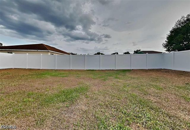 140 SW 29th ST, Cape Coral, FL 33914