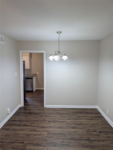 105 Dupont Circle, Fort Worth, TX 76134