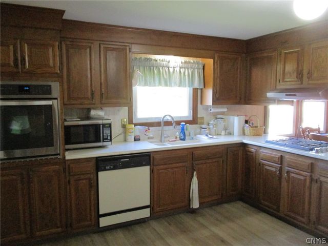6081 Meadow Drive, Cicero, NY 13039