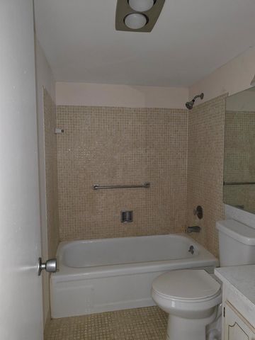 134 Camden F, West Palm Beach, FL 33417