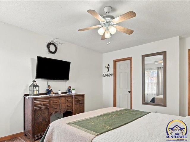 2637 SW Lagito DR, Topeka, KS 66614