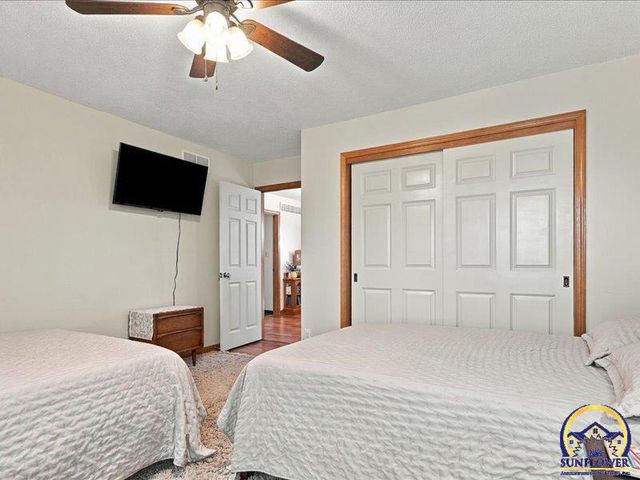 2637 SW Lagito DR, Topeka, KS 66614