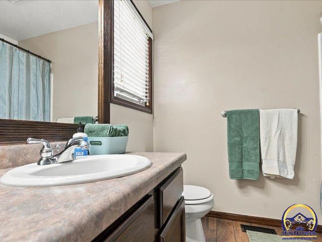 2637 SW Lagito DR, Topeka, KS 66614