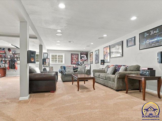 2637 SW Lagito DR, Topeka, KS 66614