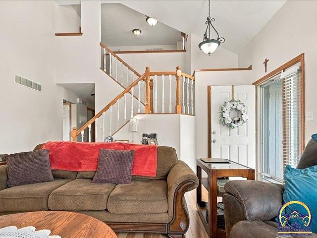 2637 SW Lagito DR, Topeka, KS 66614