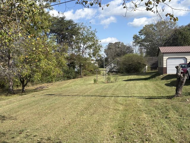 128 N Turner Dr, Sparta, TN 38583